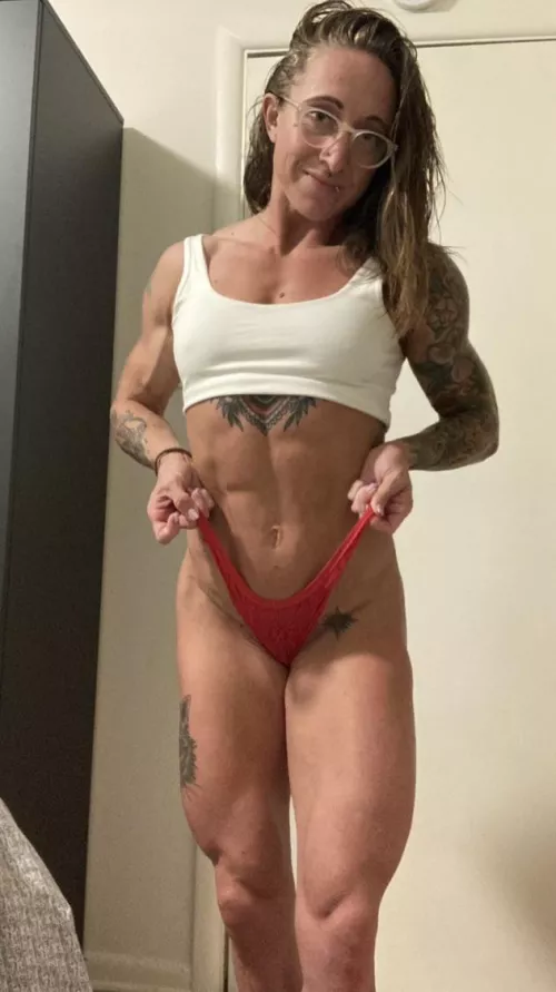 When she squats heavy but also doesn’t miss upper body day 🤝🏼