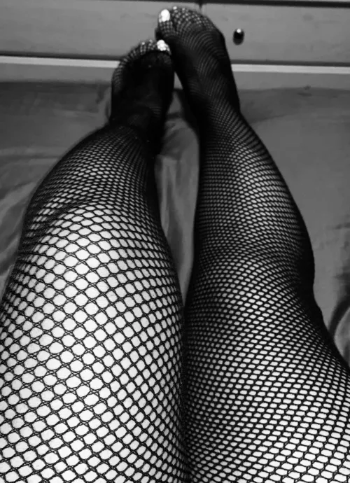 White tippy toes.. 🤍