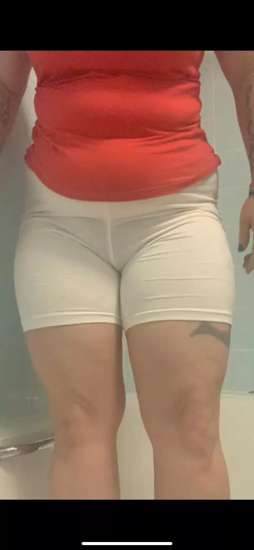 Who would like to see me wet myself? I’m dying for a wee💦💦