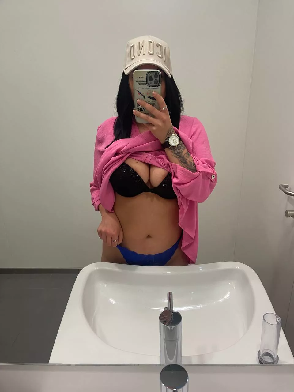 would make my day if at least one person loved my big chest 😇