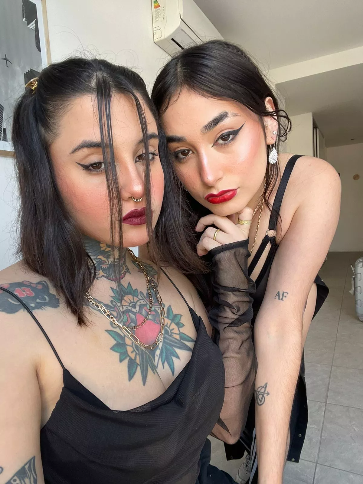 2 latinas ready to ruin your pathetic sad life 💅🏻 [domme]