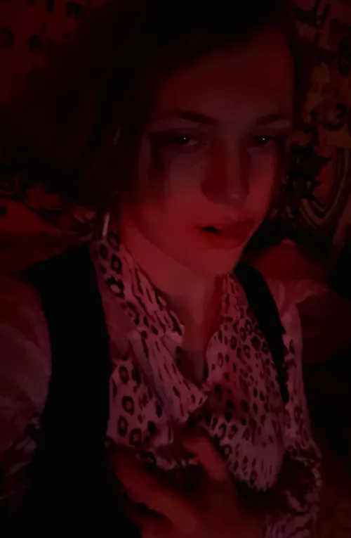 Anyone wanna come break me? 18 <3