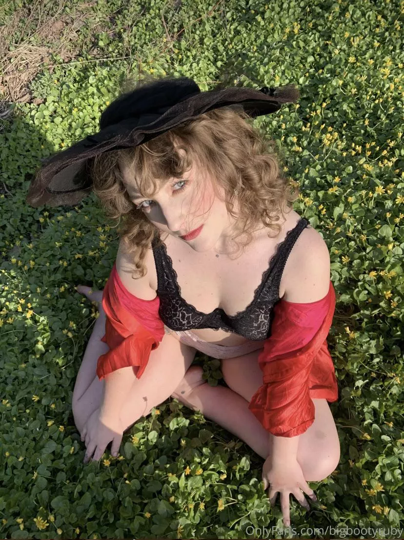 Come see me cum 🥰 I love making customs ❤️ Get me wet by making me your personal fuck doll 🥹 (Also sweet, funny &artsy ☺️hmu) ✨link in comments✨