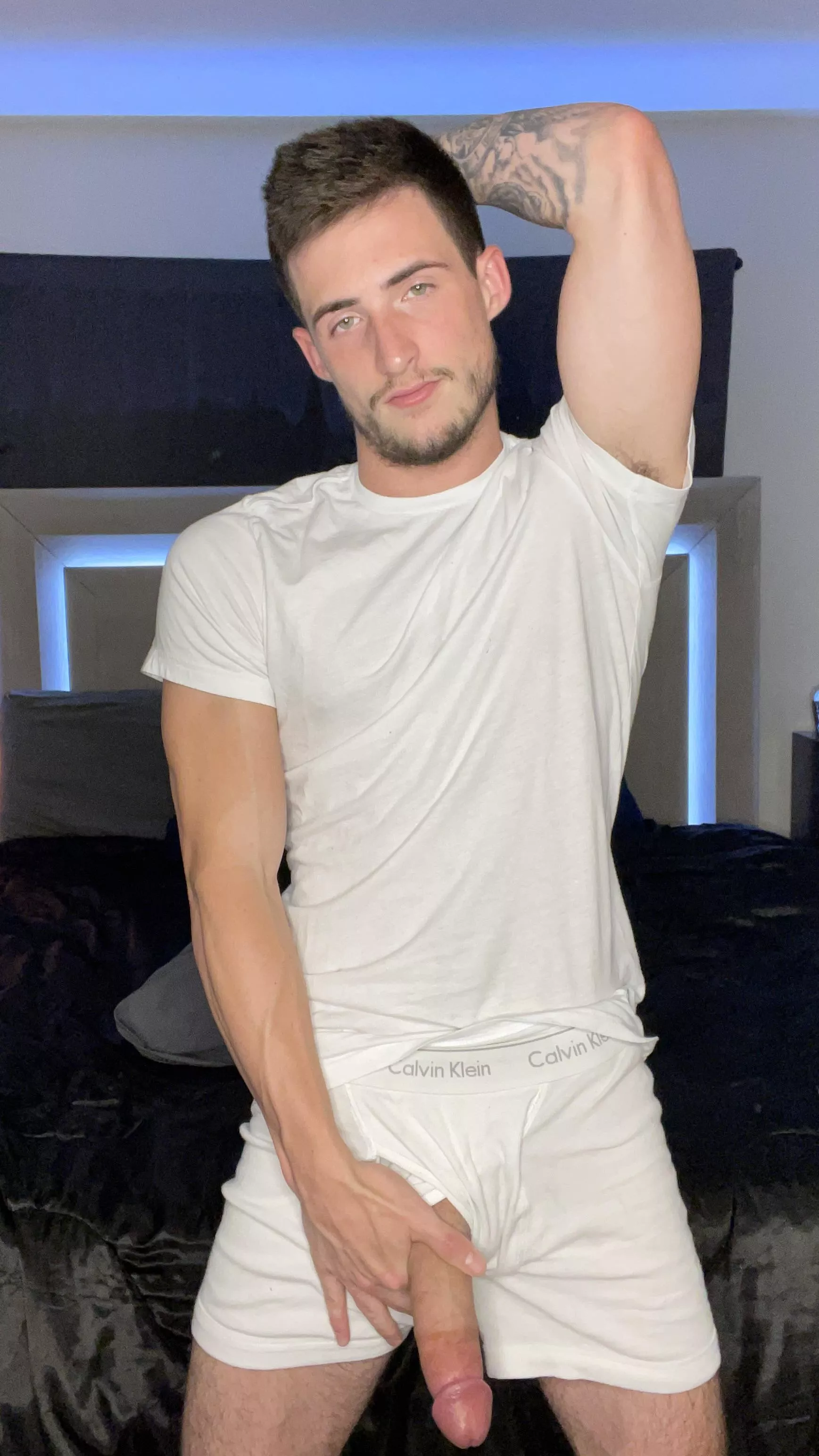 Cum check out my OF w/ 300+ photos and 70+ videos😏 link below ⬇️ top 1% 😘♥️