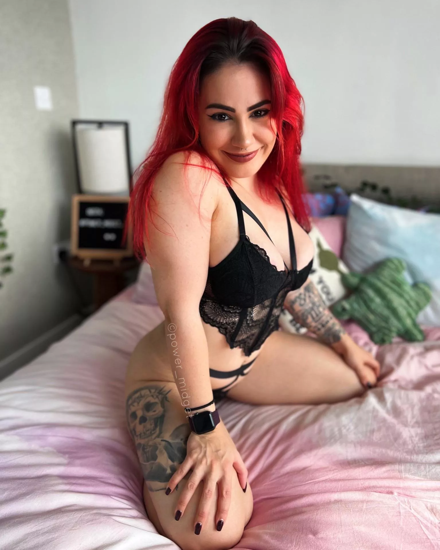 Did someone order a very short girlfriend? 😇