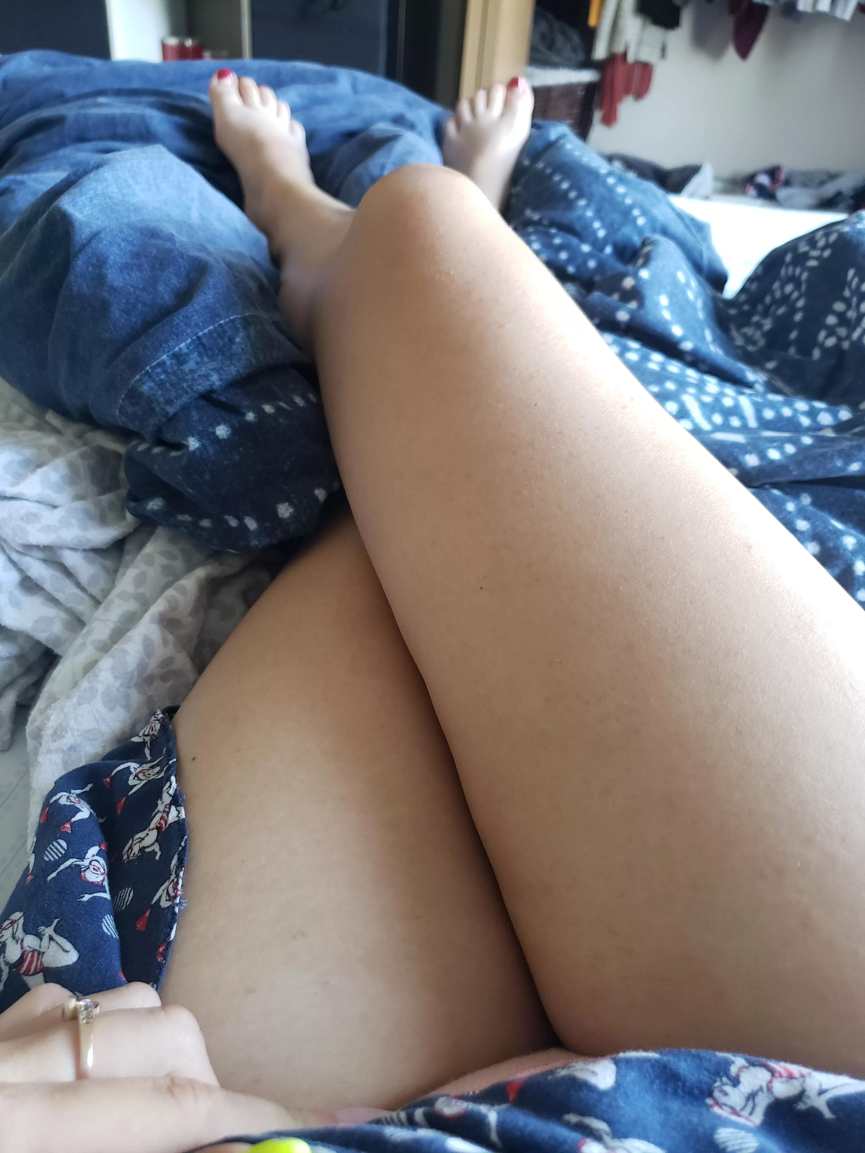 [DOMME] I want you to lick every inch,while wearing my viabrating panties. 🤭