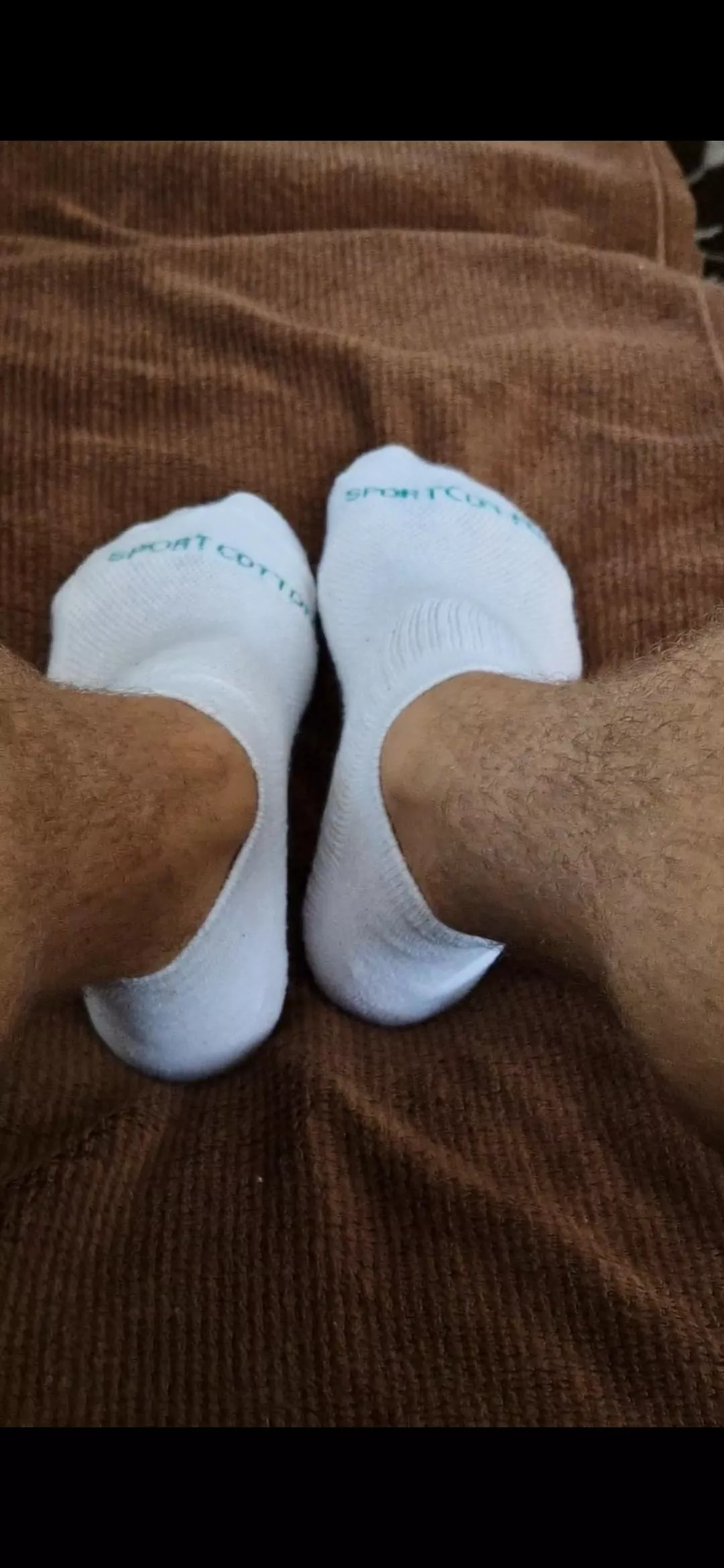 Get on your knees and tell me how you would take my socks off 🥵😈