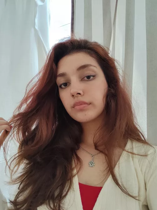 Hi! how do i look from a perspective of someone that who sees me for the first time ❤️ [F]