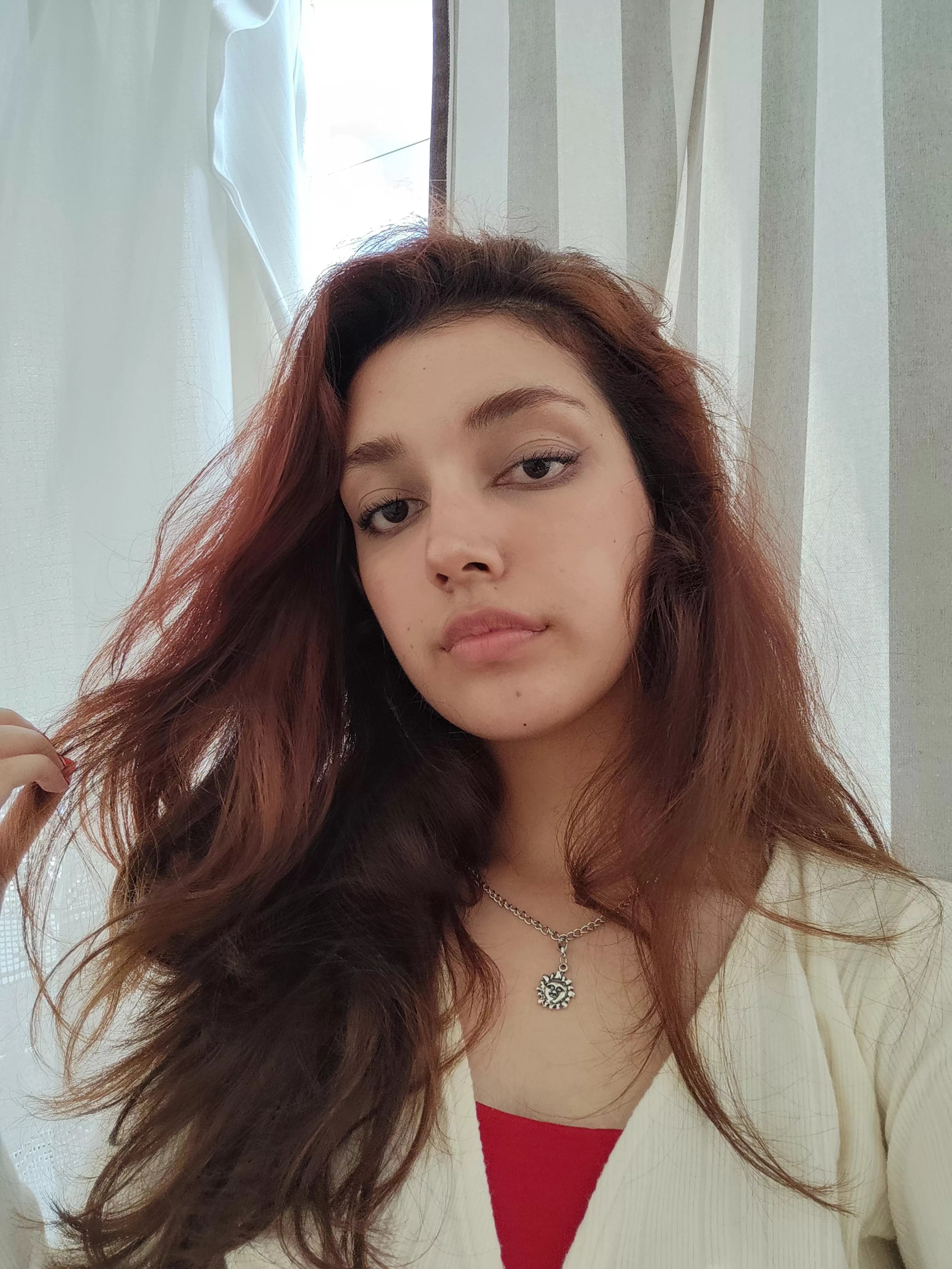 Hi! how do i look from a perspective of someone that who sees me for the first time ❤️ [F]