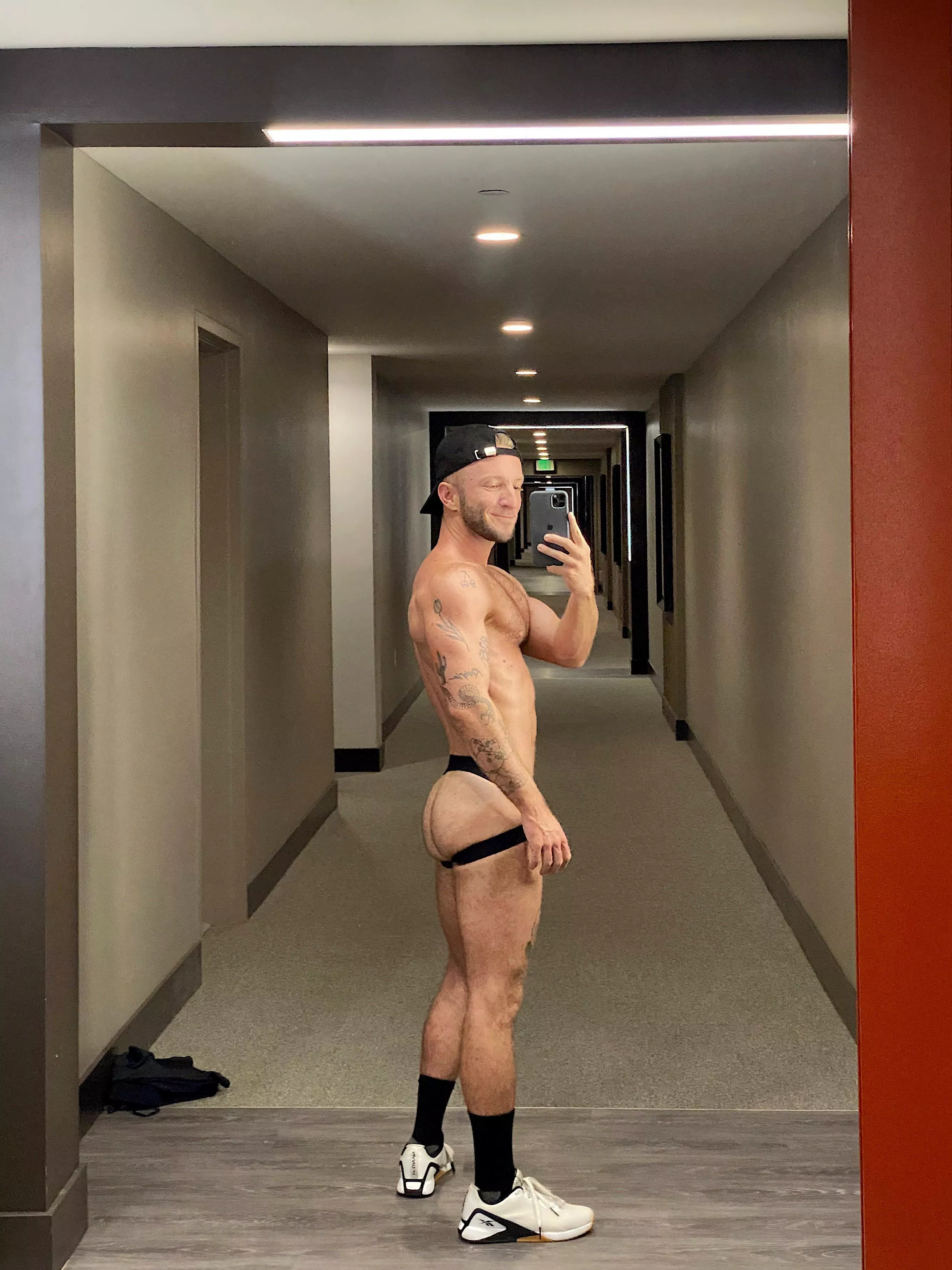 I don’t like to miss a nice lighting, that’s it. 🐷🍑