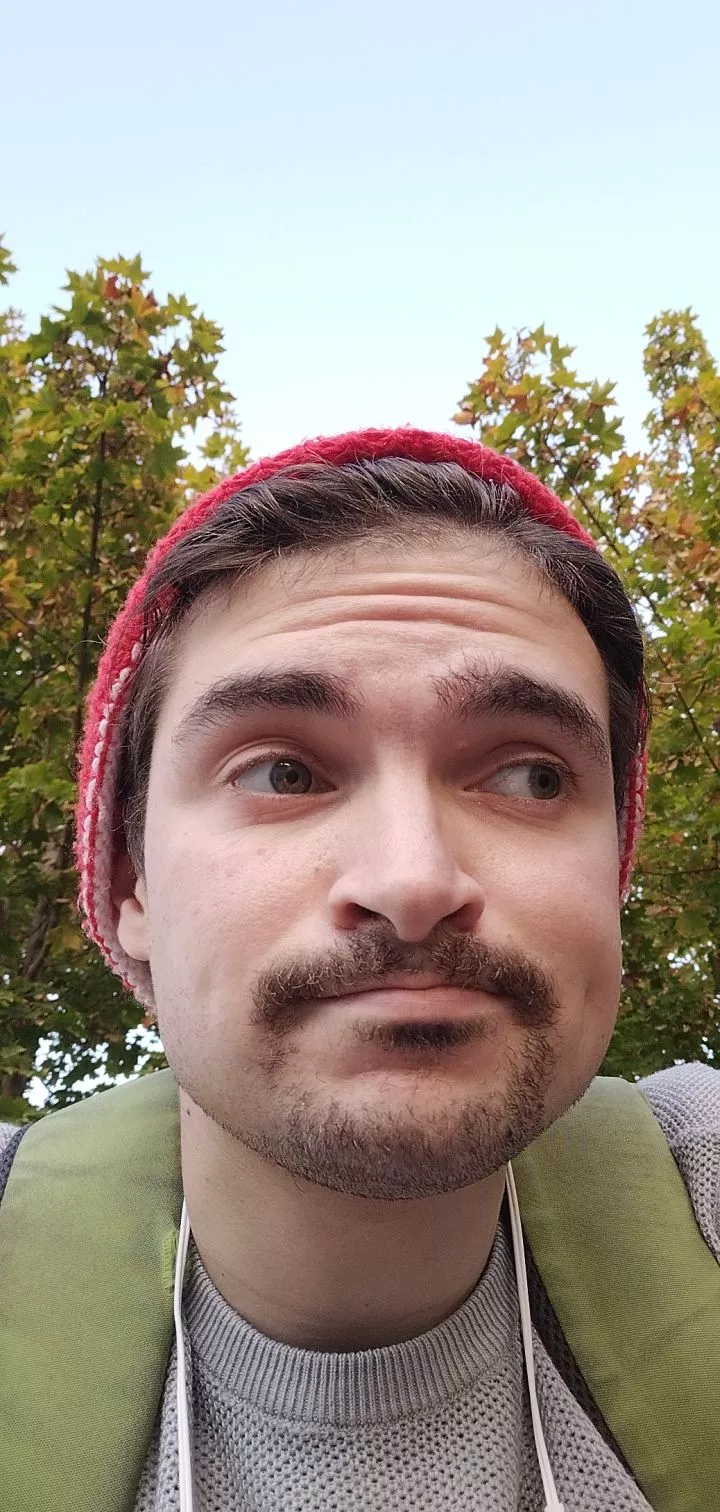 I went outside today for the first time in a while. I met a cute dog, and I didn't feel anxious ✨ I also set up a date for this week. The excitement 🤩