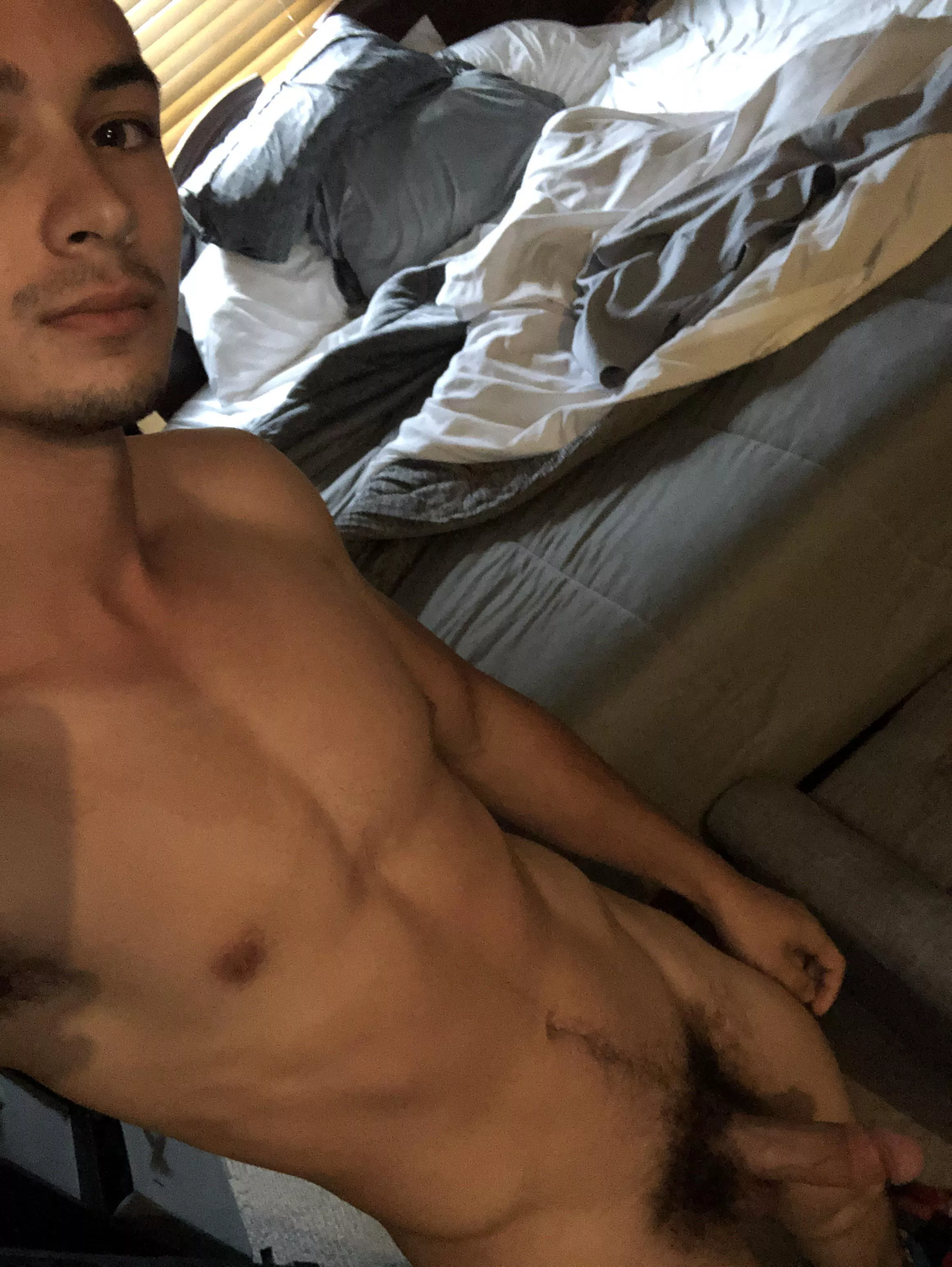 I’m. Drunk and looking for female attention.