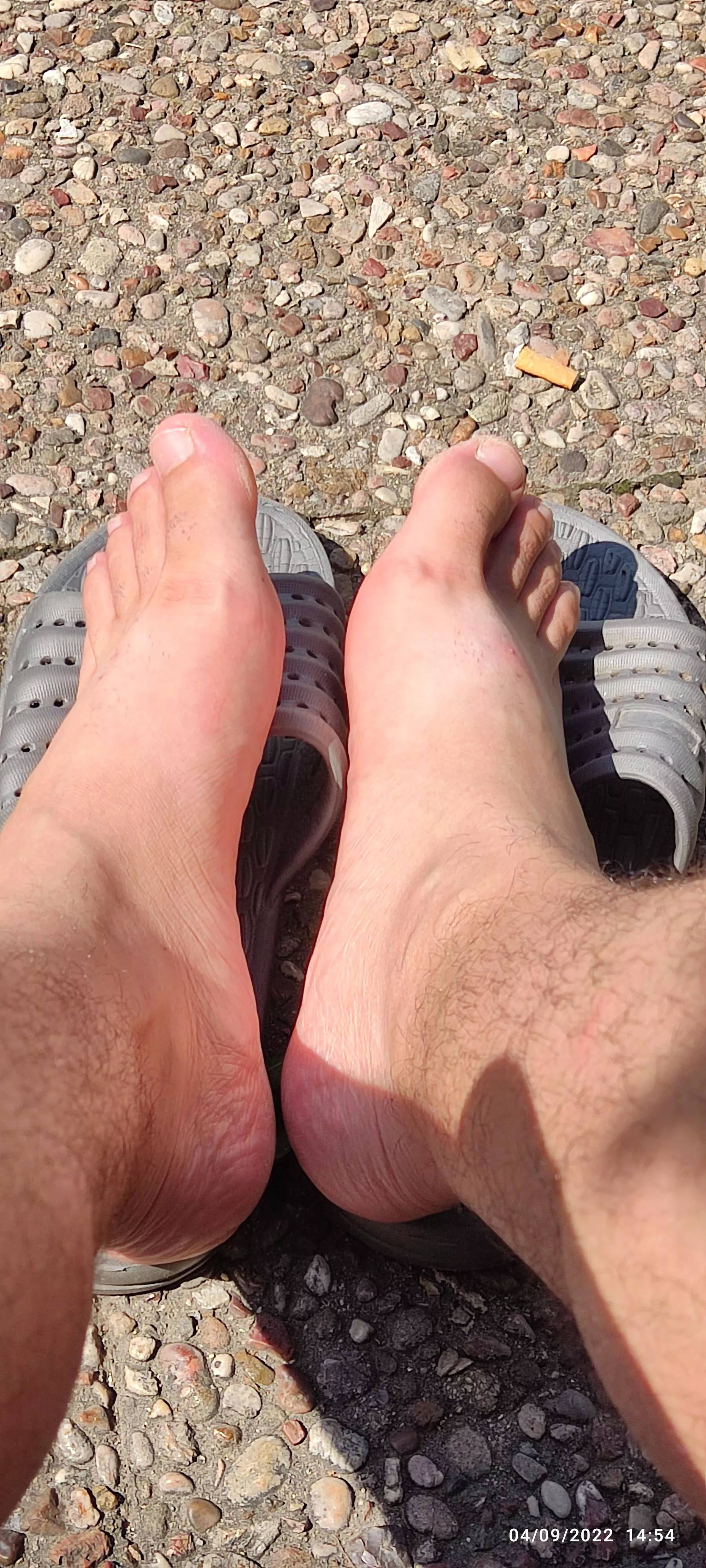 Love them getting worshiped/tickled 👣🪶😅