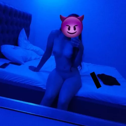 My young nurse girlfriend ready to be fucked!