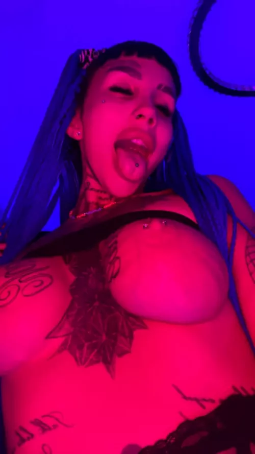 The kind of girl that would wear a butt plug to dinner with your parents