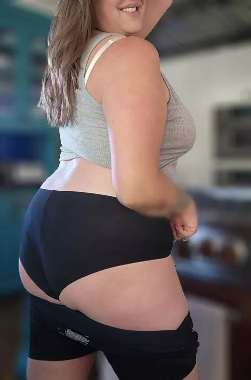 The temps go up and the layers come of[f] 🥵😉