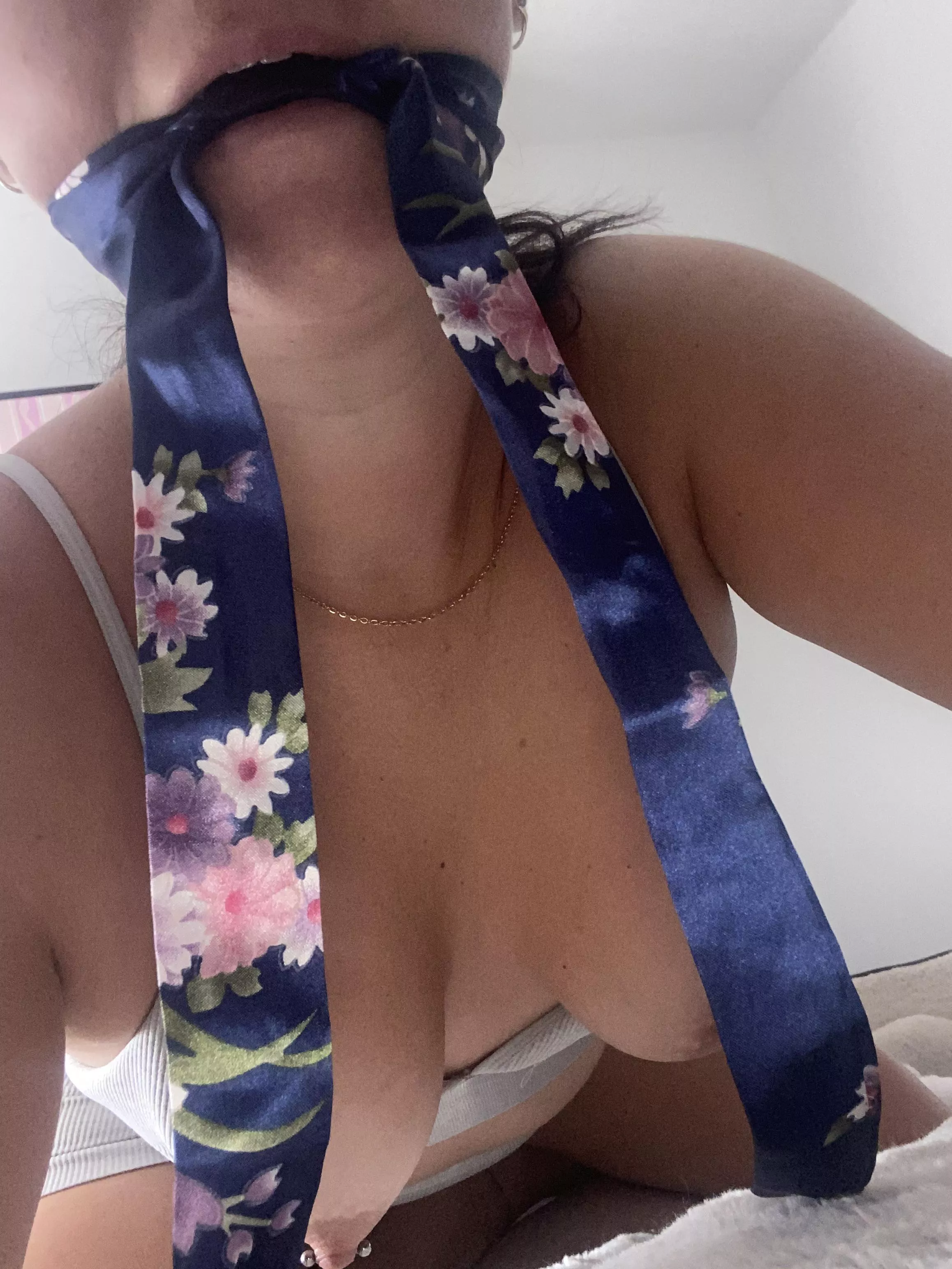 Who wants to come and gag this good girl today 👅