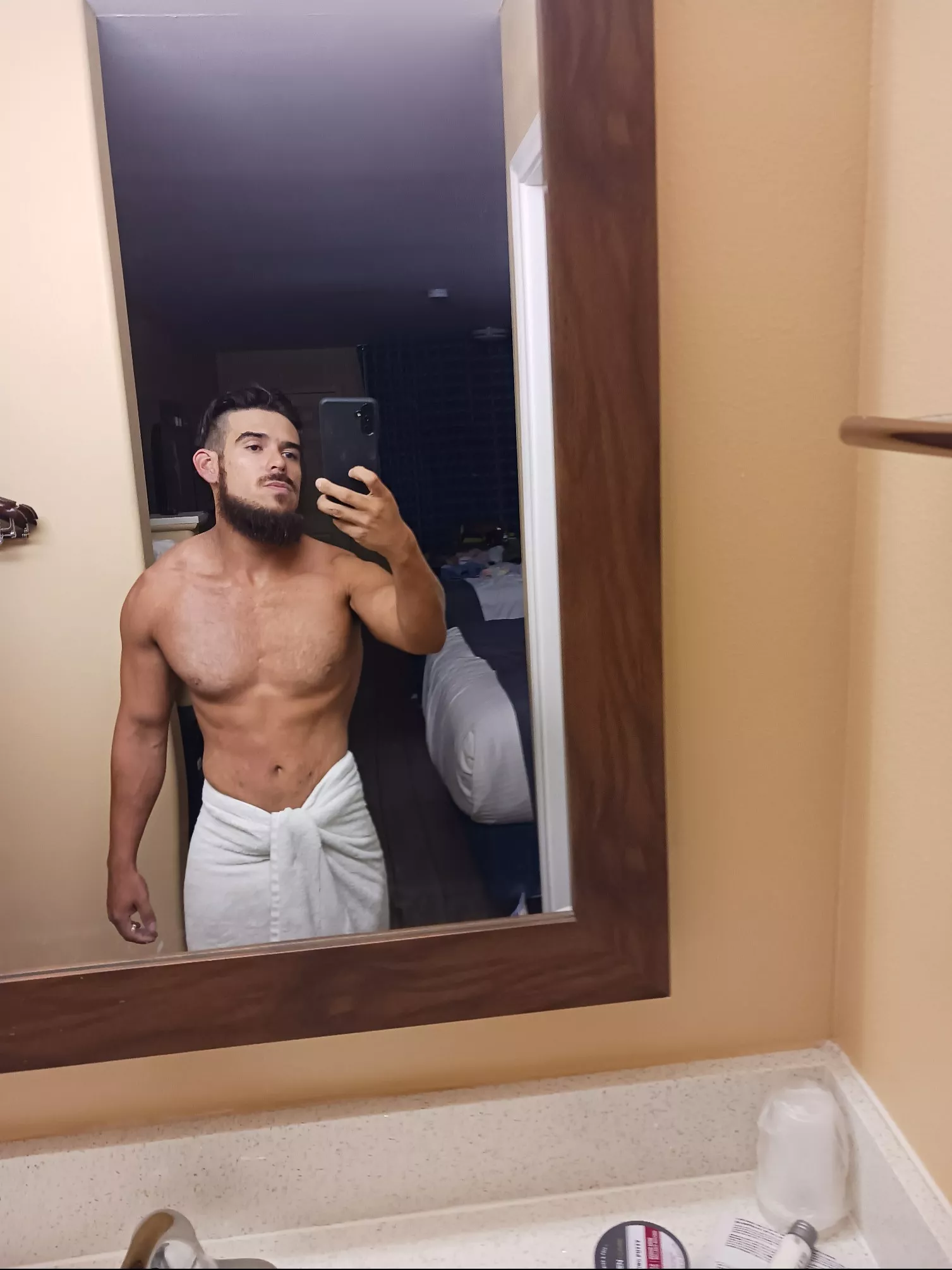 yall wanna see what it looks like with out a towel