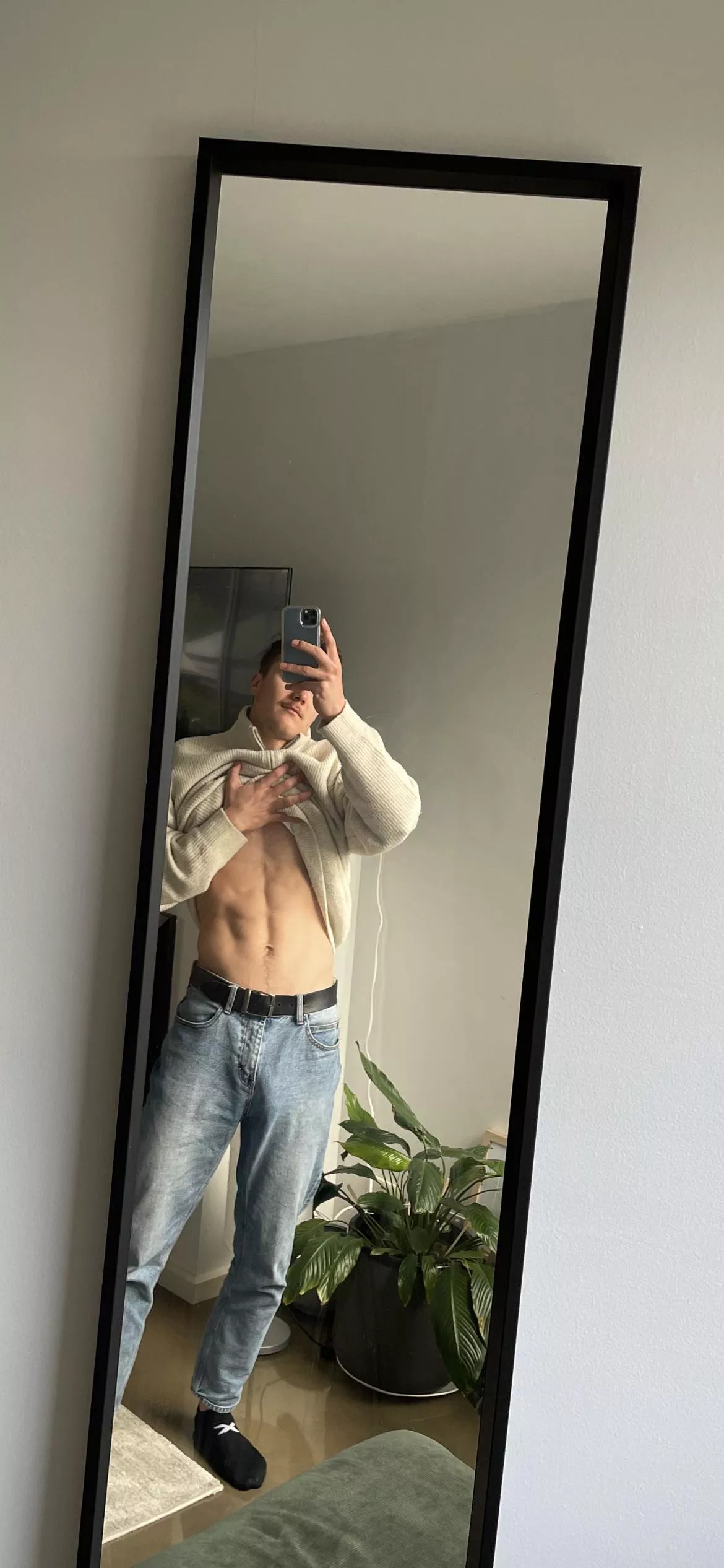 Are mild pics appreciated still 🥺