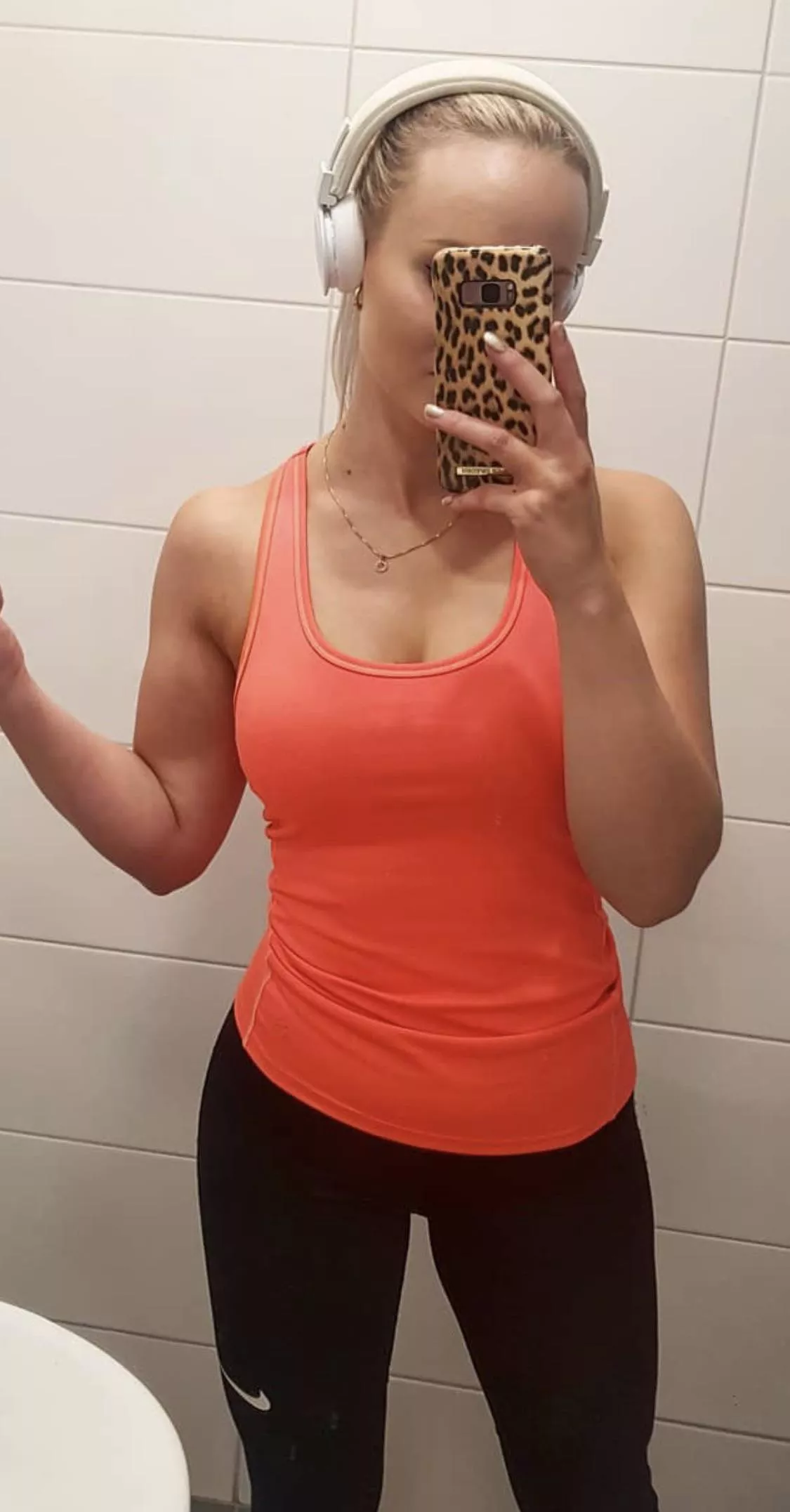 Dm me if u want to cum to her. Would love if someone could upload and post her trib to r/cumtributes too.