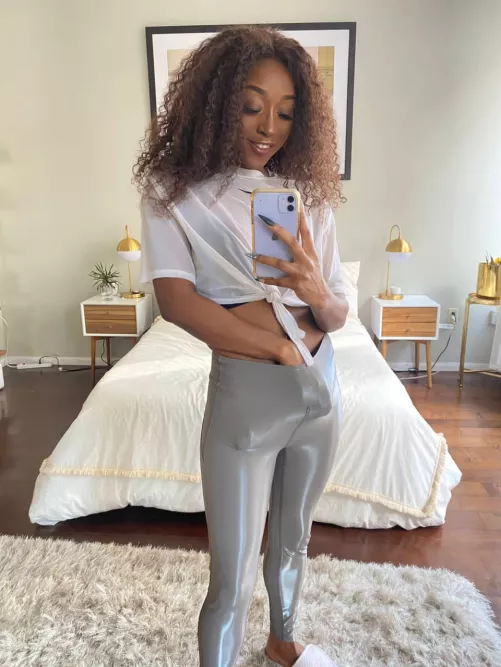 don't you want to see how big I look down there? 1 up v= 2 pics. so you get the chance to see yourself😈