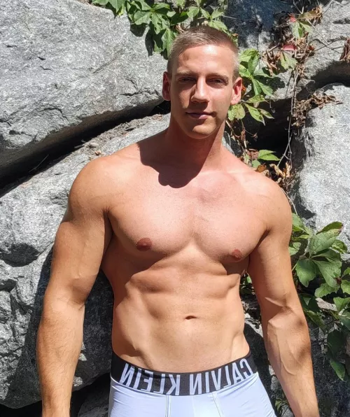 Let's explore the wild together 😏