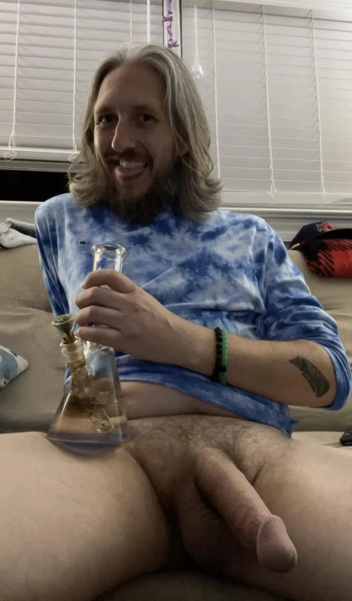[M, 38] Anybody want to sit on my lap while I hit this bong?! 😉✌🏻💚💨