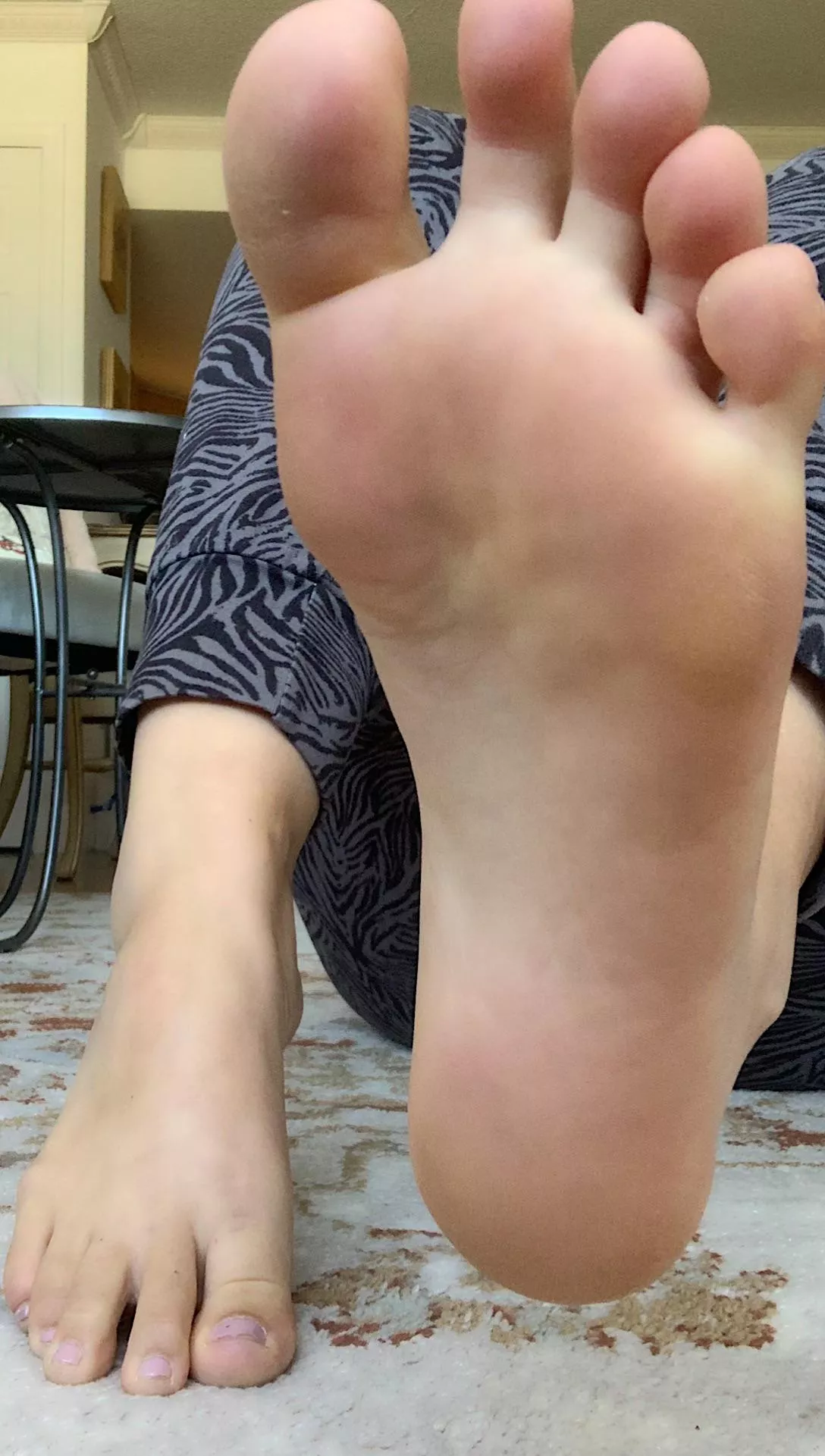 Say hi and I’ll let you touch this soft, smooth sole 😉