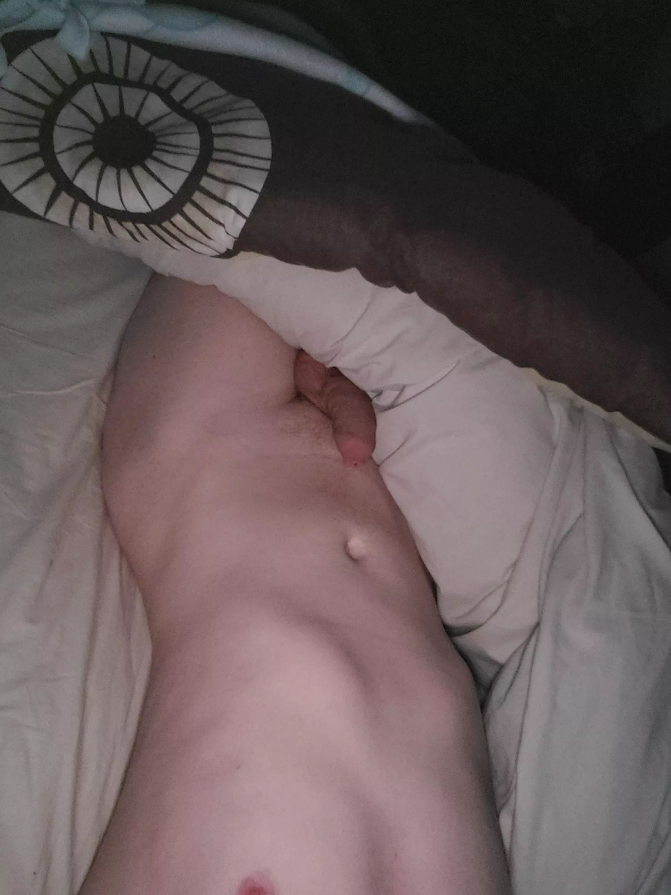 wanna come cuddle in bed 🙈