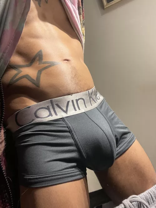 Who wants to see what’s under? 🧐