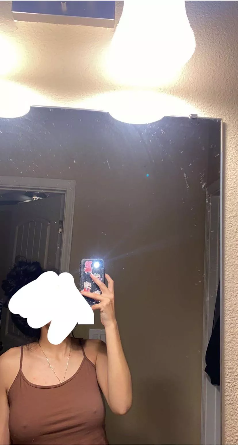 18 [F4M] my 18yo gf is cold and needs something big to keep her warm😏😉