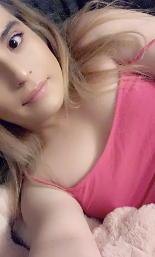 Any str8 guy's that would date a femboy 😅