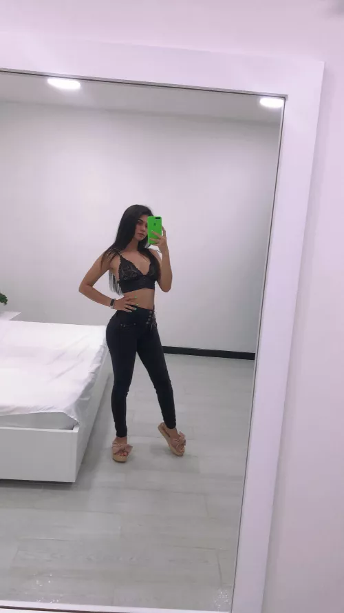 Because who needs a whole shirt? 😋😉 [F]19