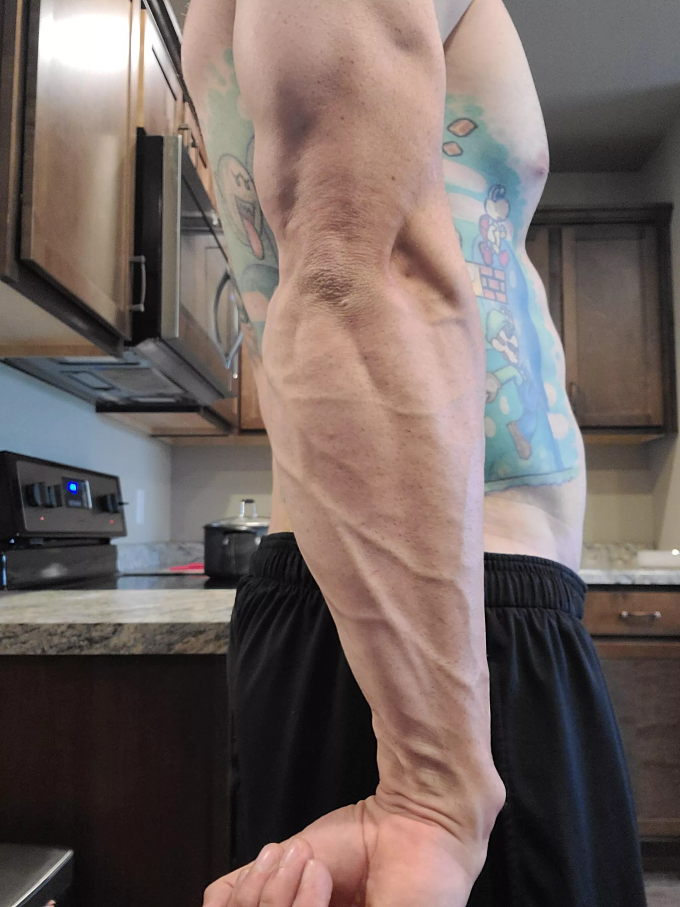 Cooking while shirtless 😜