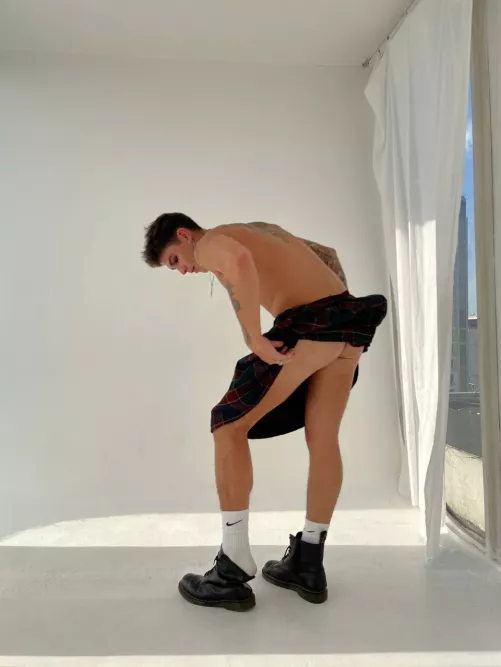 Here I look like Madonna in her most popular photo with her skirt up because of the wind 😅