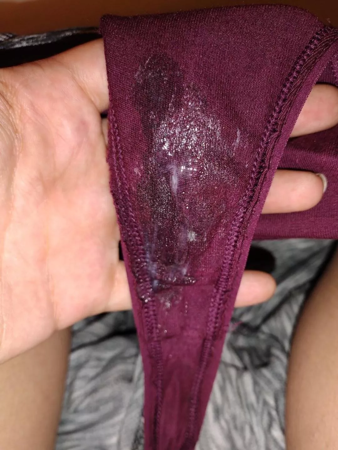 I love soaking my panties with cum for you 😘