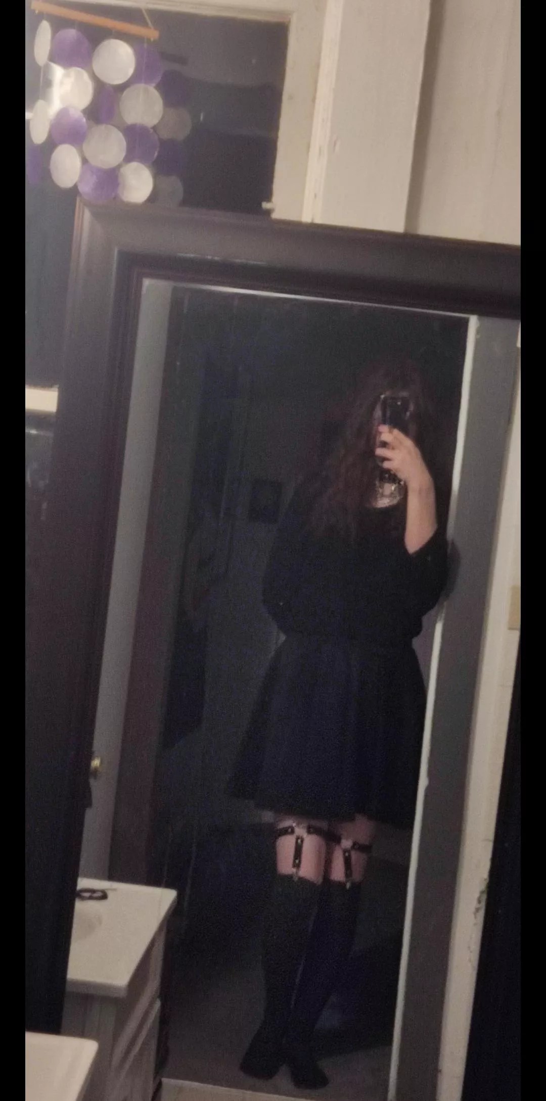 I'm 6'3 but i like this picture cause it makes me look small 😊