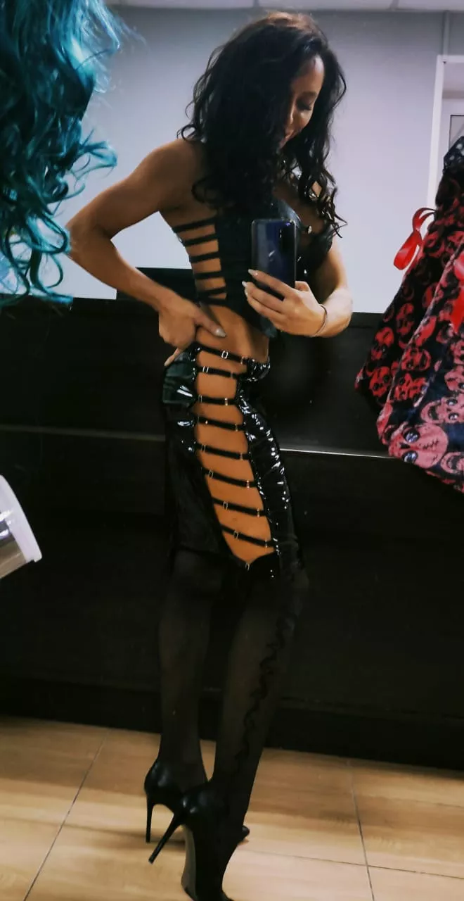 Is this a good datenight outfit? Or is it too naughty?😜