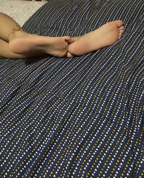 Lick all the sweat off my soles ❤️😈