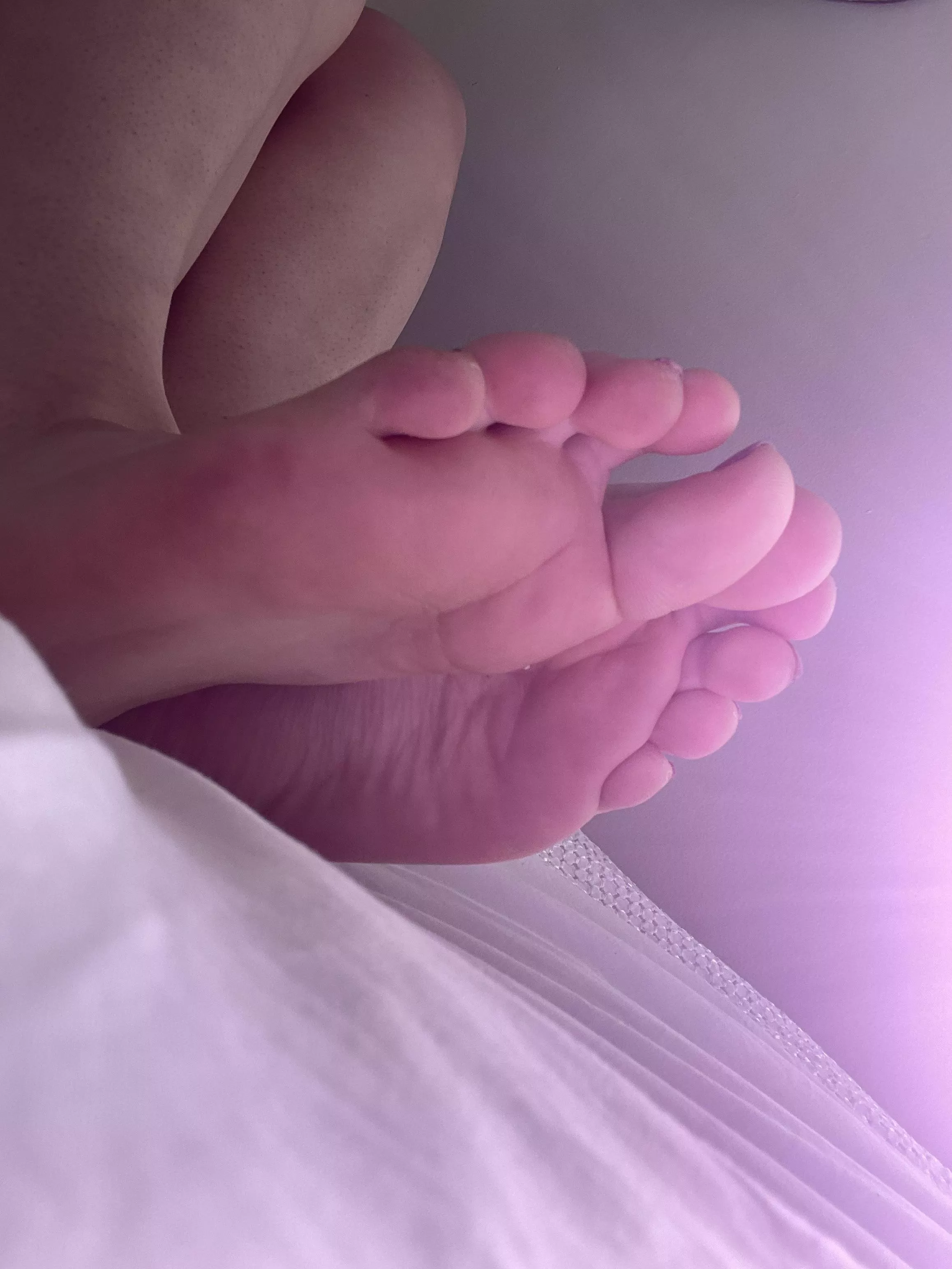 Show my feet some love if you like what you see 🥰