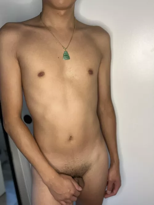 vietnamese twink here 🙋🏻‍♂️