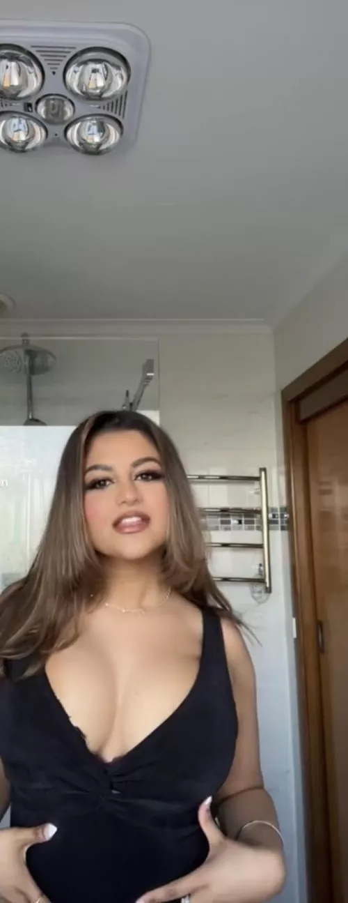 What do you think of her, what would you do (no nudes)