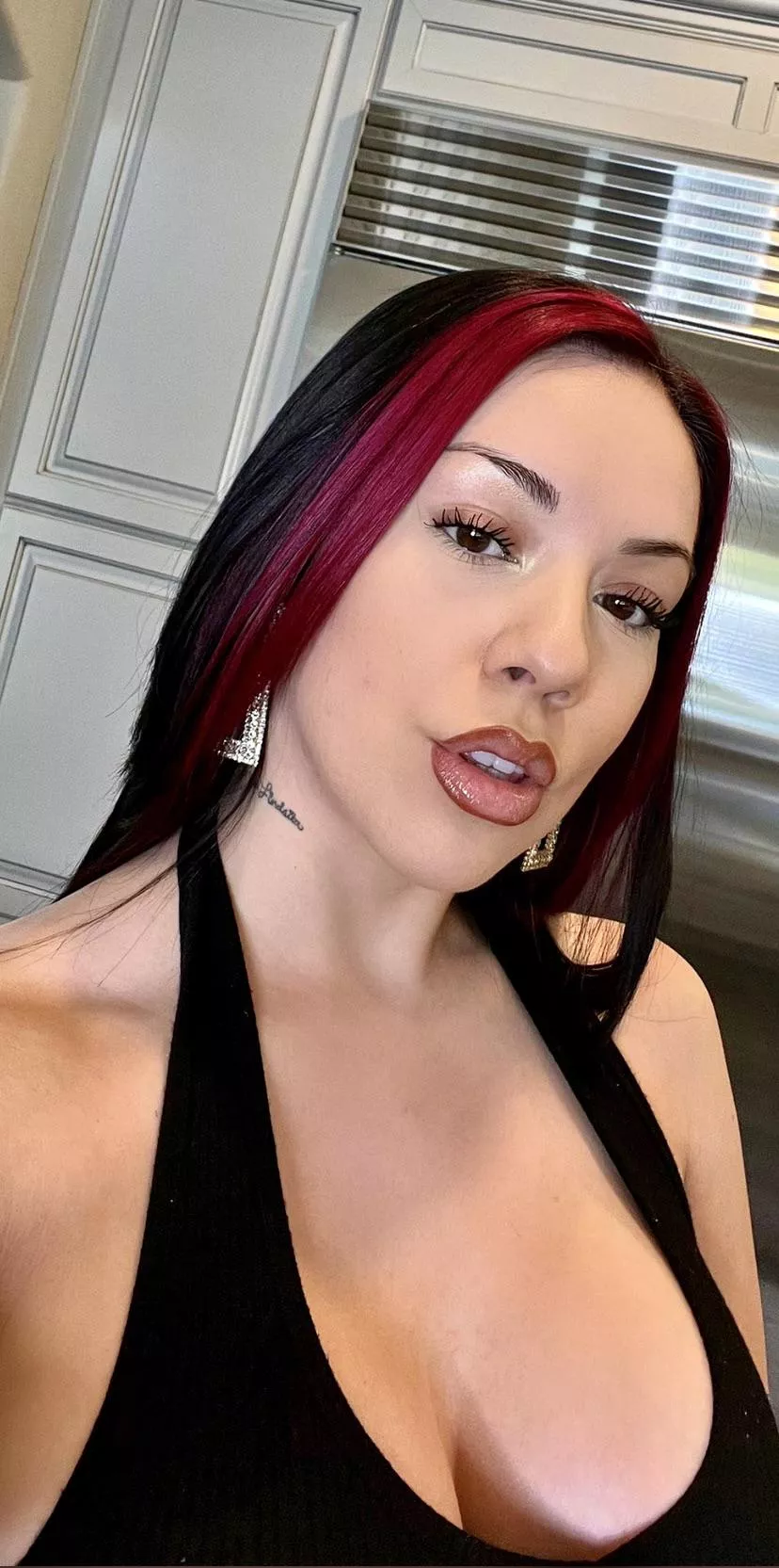 20+ any buds jerking right now with an iPad or monitor? Let me pick what you jerk to. Let’s help that big cock explode. Kik is tribsender , telegram is tribcentral , trib this pic to begin.