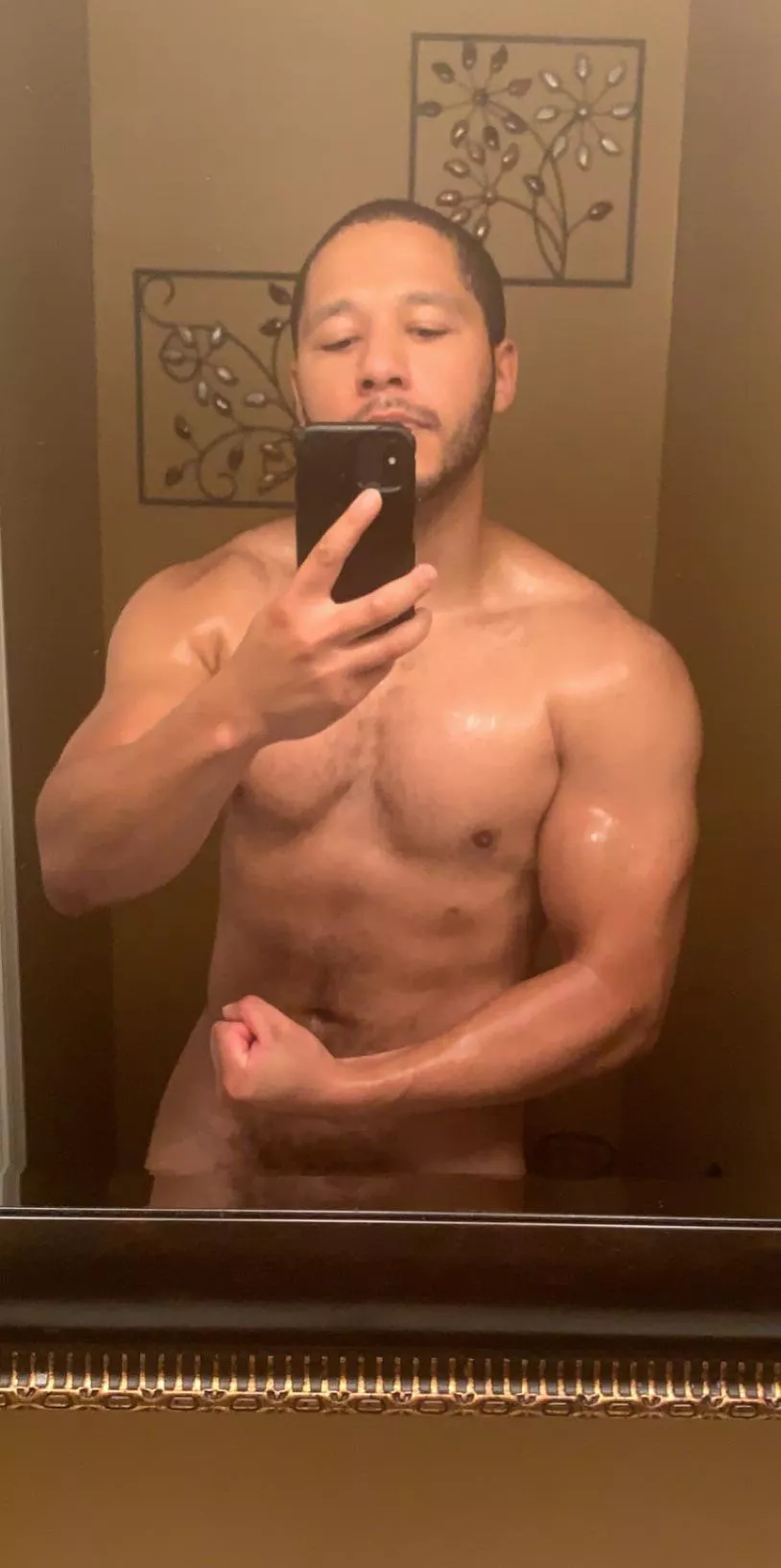 Anyone here into muscle worship? I’ll oil them up first