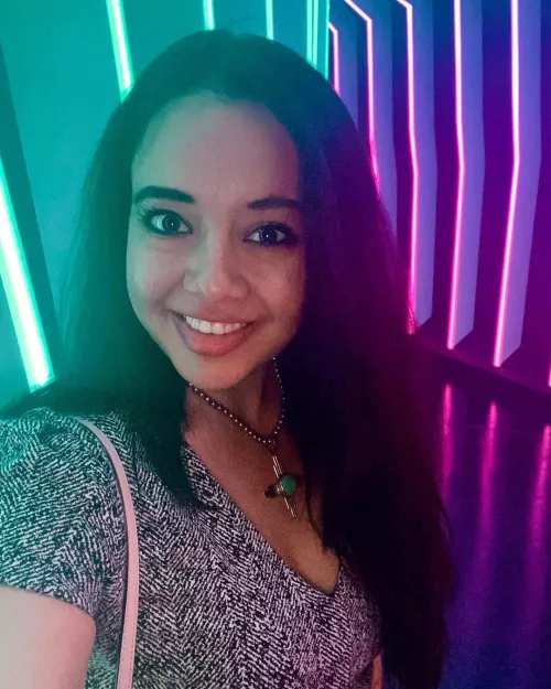 Can someone jerk or trib this pic of my coworker please?