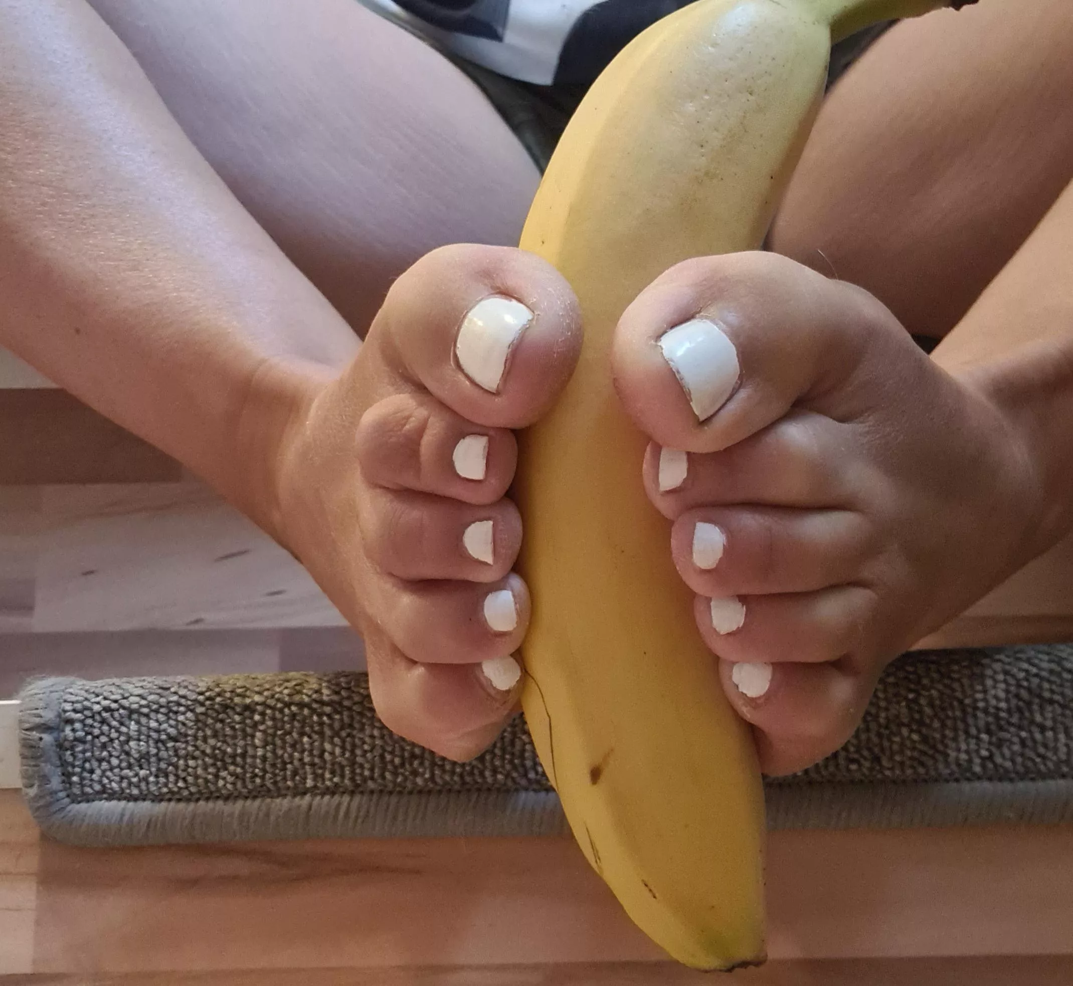 Do you know something else that fits between my feet?