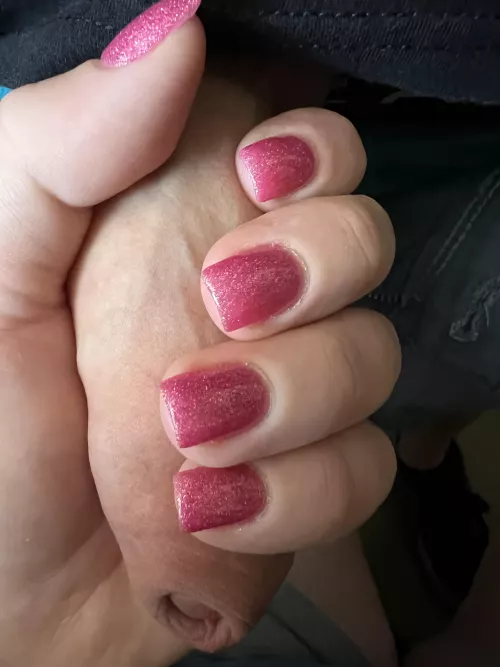 Got my nails done and I thought some flaccid uncut cock was the perfect model to show them off. You agree? 😋
