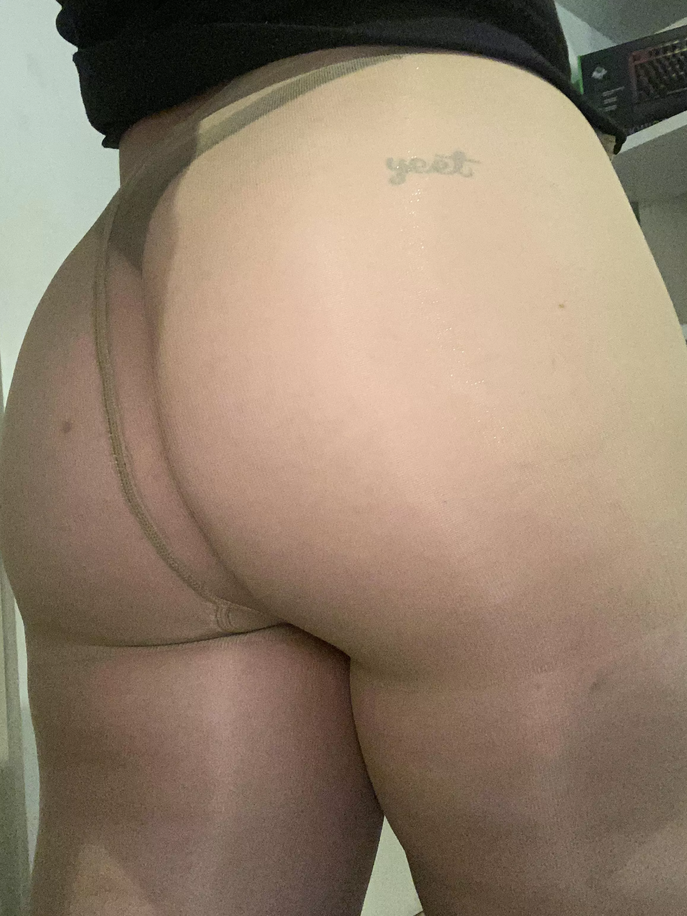 Happy hump day 😈 we love some Nude nylons 😜