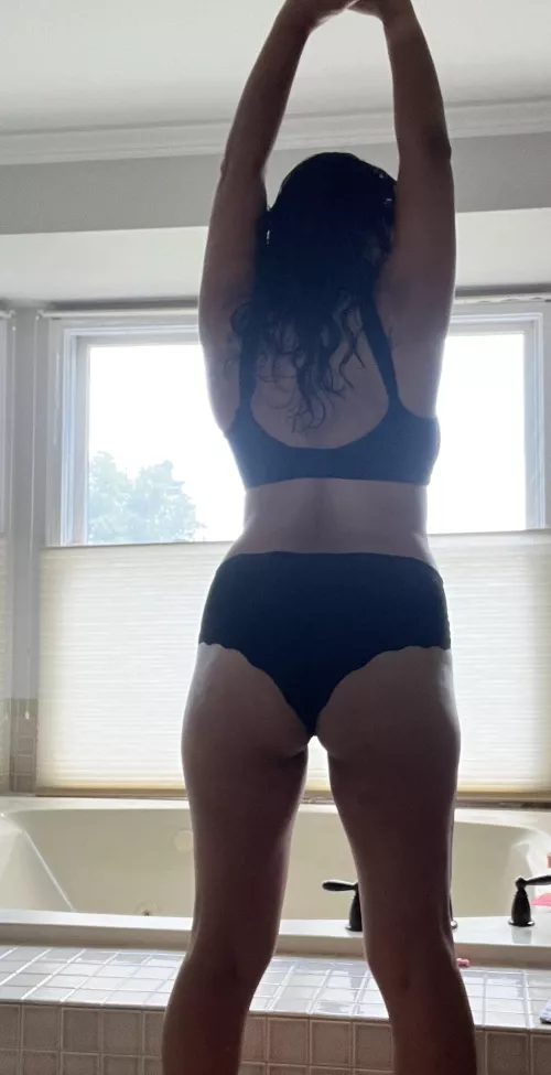 Happy Humpday from this 42F Latina milf! Ask me about my panties!