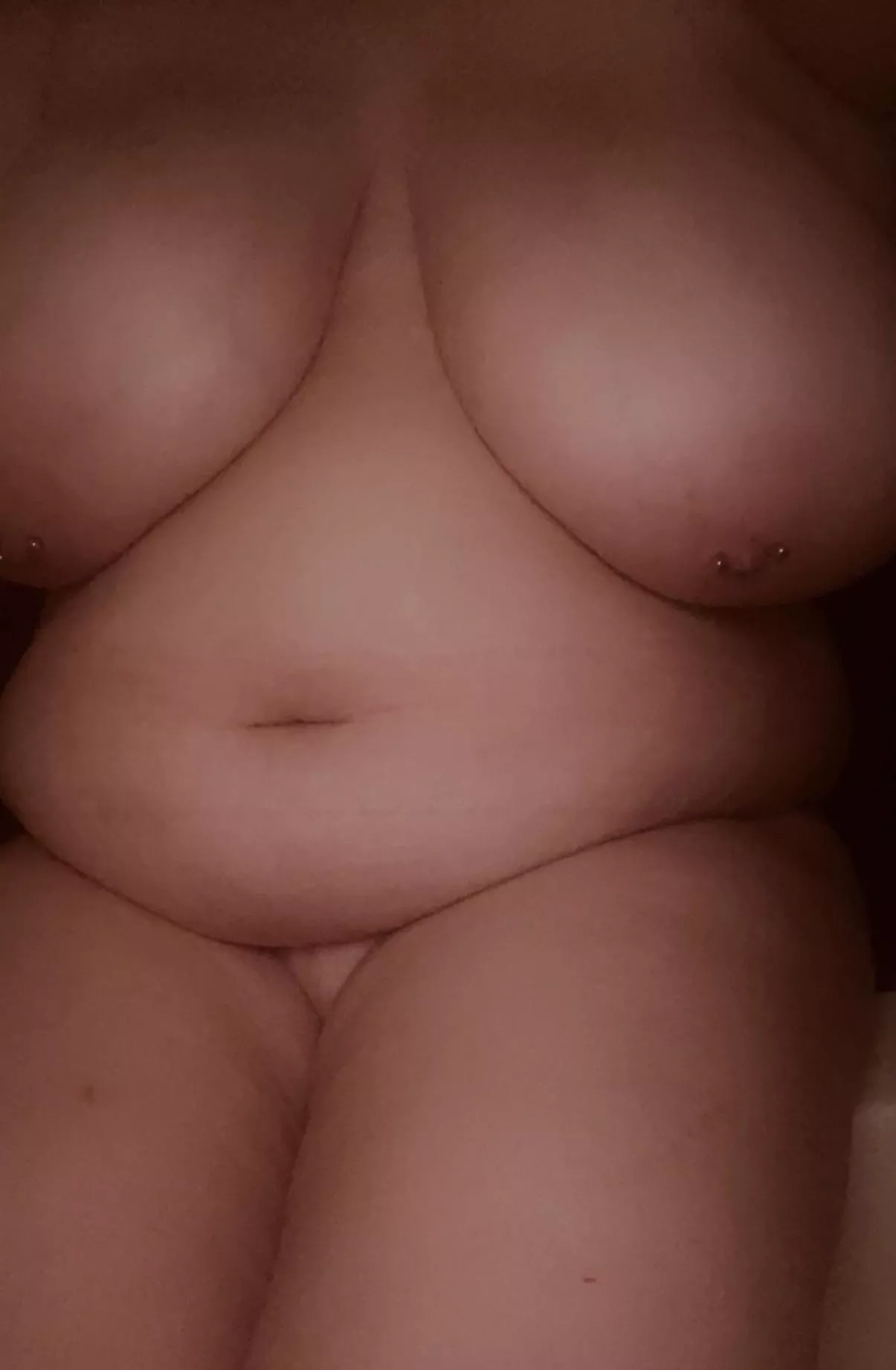 i hate my chubby tummy but maybe here it’s appreciated?